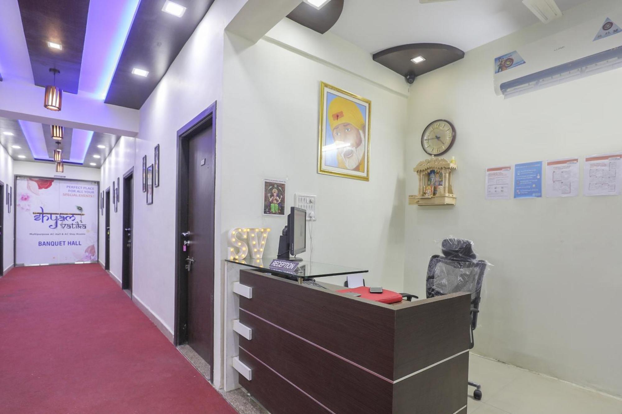 OYO 74873 Shyam Vatika Banquet And Rooms Surat Exteriör bild