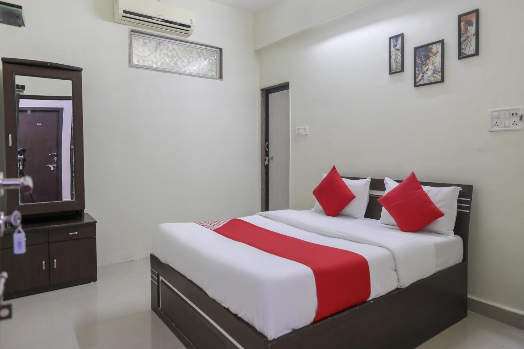 OYO 74873 Shyam Vatika Banquet And Rooms Surat Exteriör bild