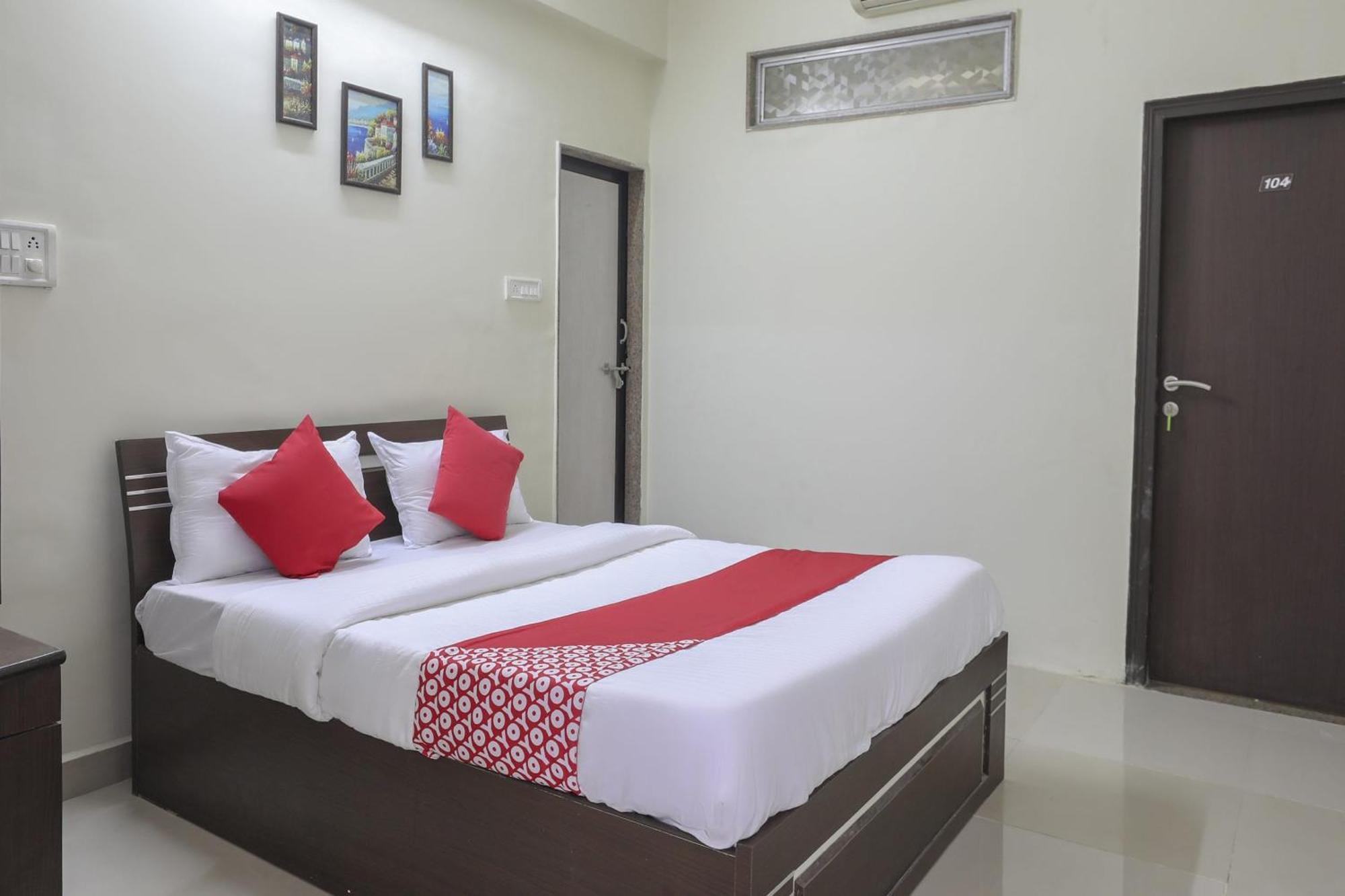 OYO 74873 Shyam Vatika Banquet And Rooms Surat Exteriör bild