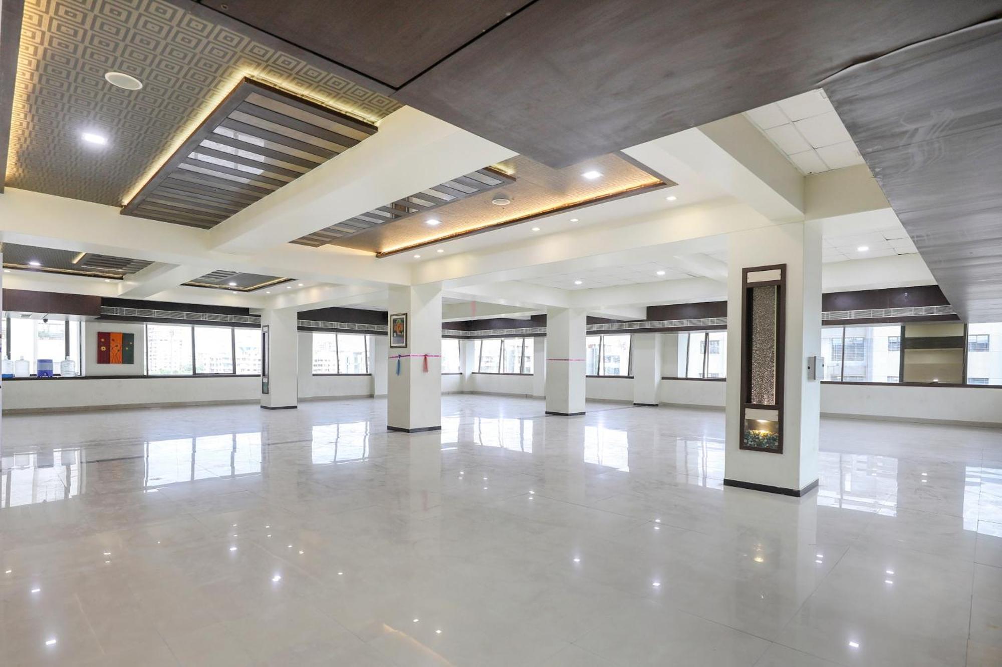OYO 74873 Shyam Vatika Banquet And Rooms Surat Exteriör bild