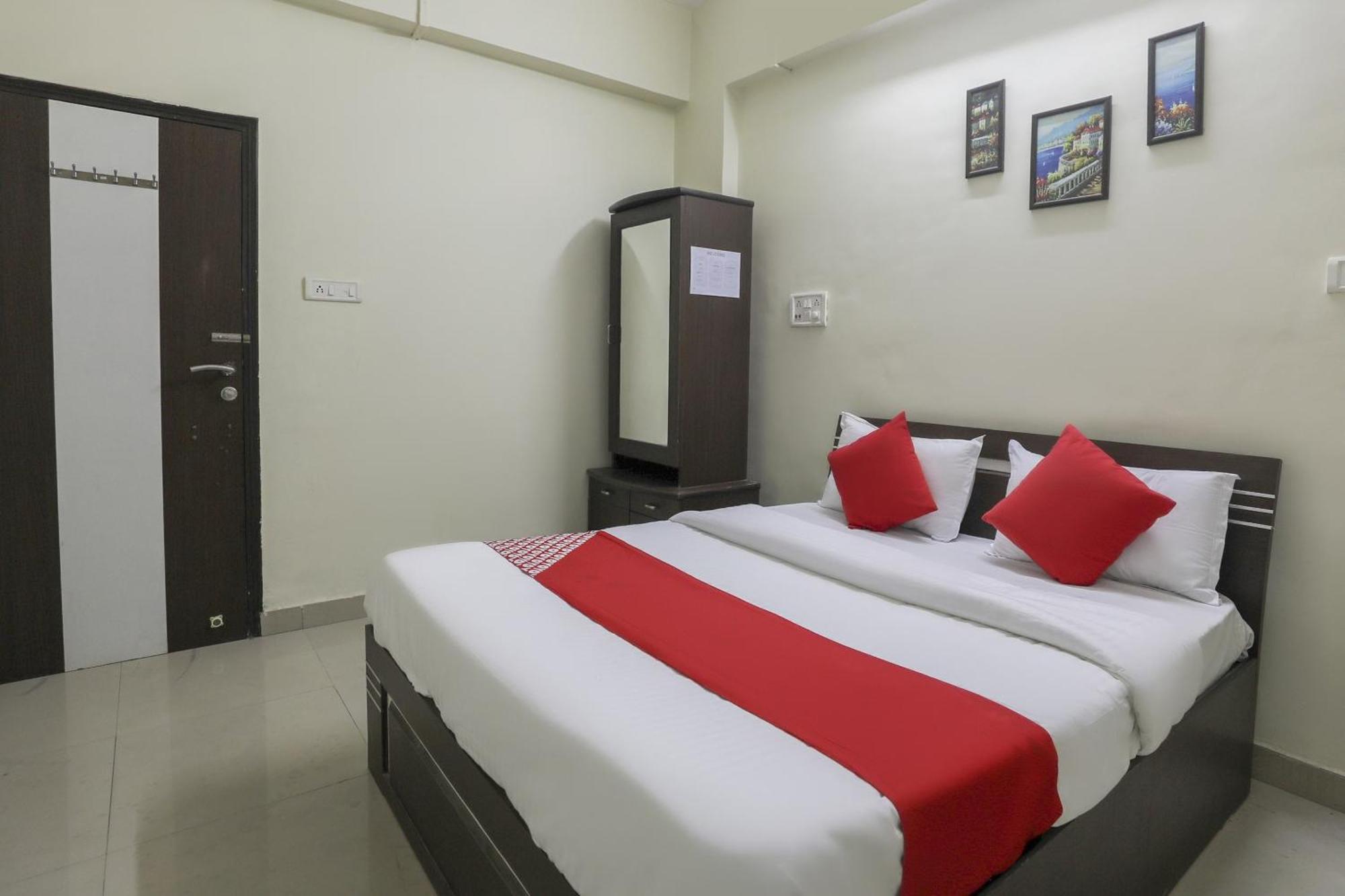 OYO 74873 Shyam Vatika Banquet And Rooms Surat Exteriör bild