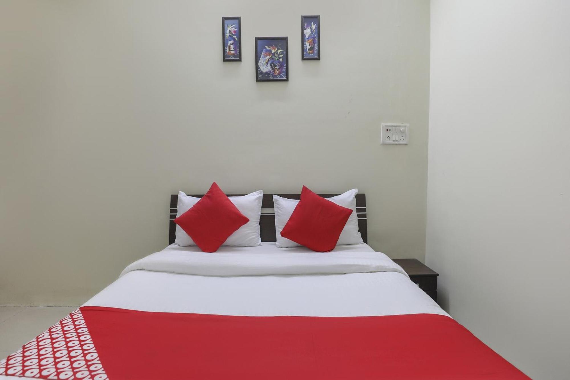 OYO 74873 Shyam Vatika Banquet And Rooms Surat Exteriör bild