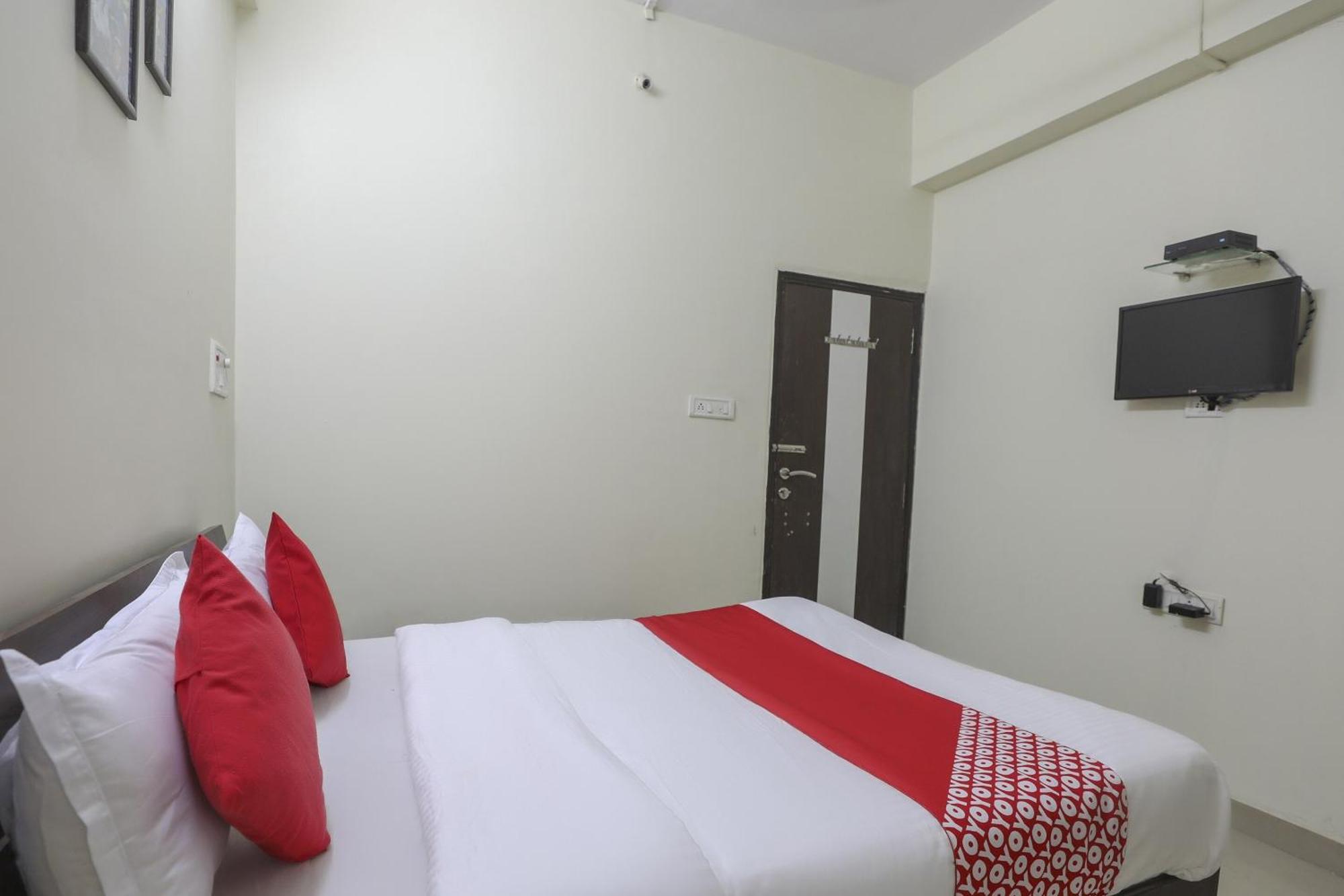 OYO 74873 Shyam Vatika Banquet And Rooms Surat Exteriör bild