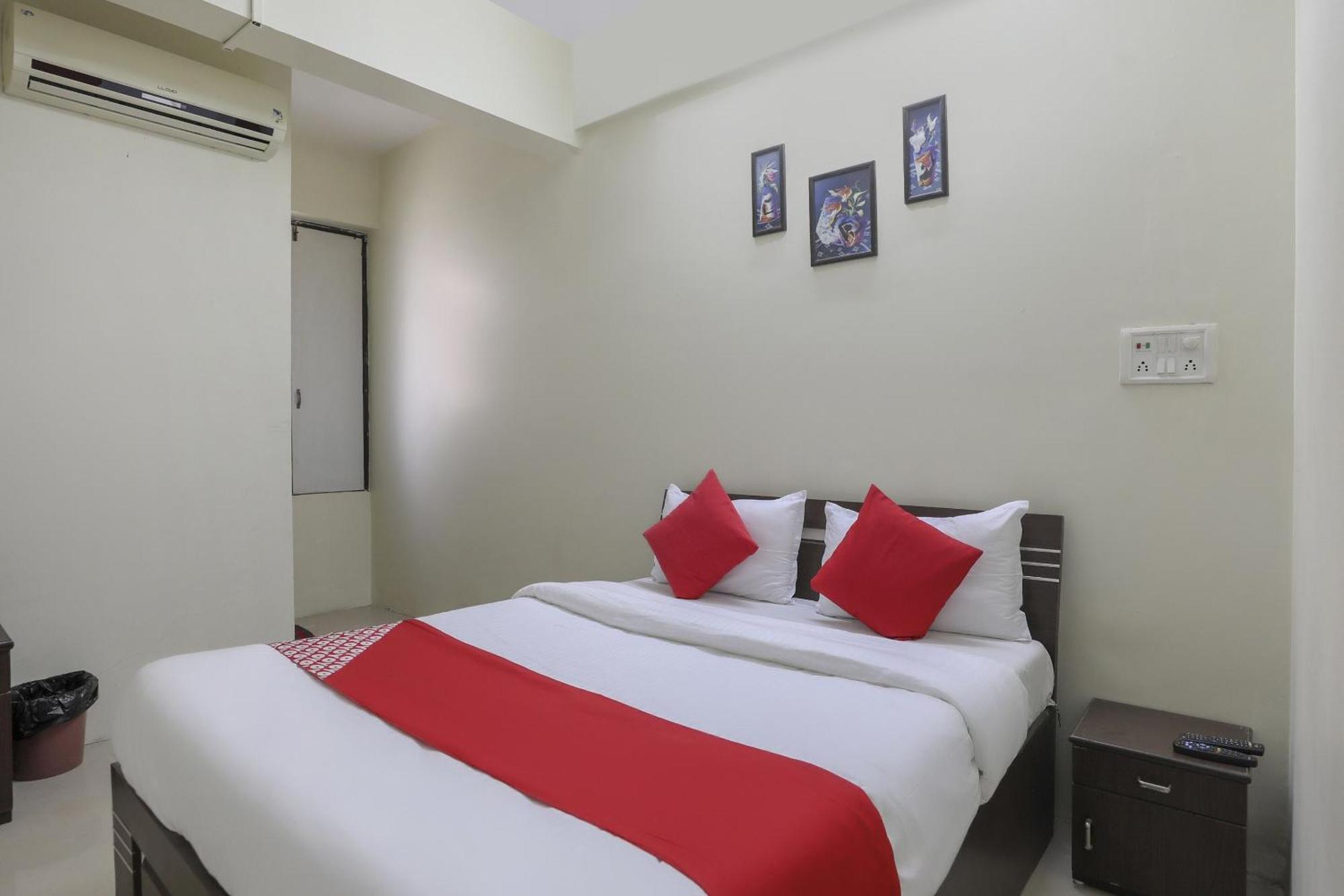 OYO 74873 Shyam Vatika Banquet And Rooms Surat Exteriör bild