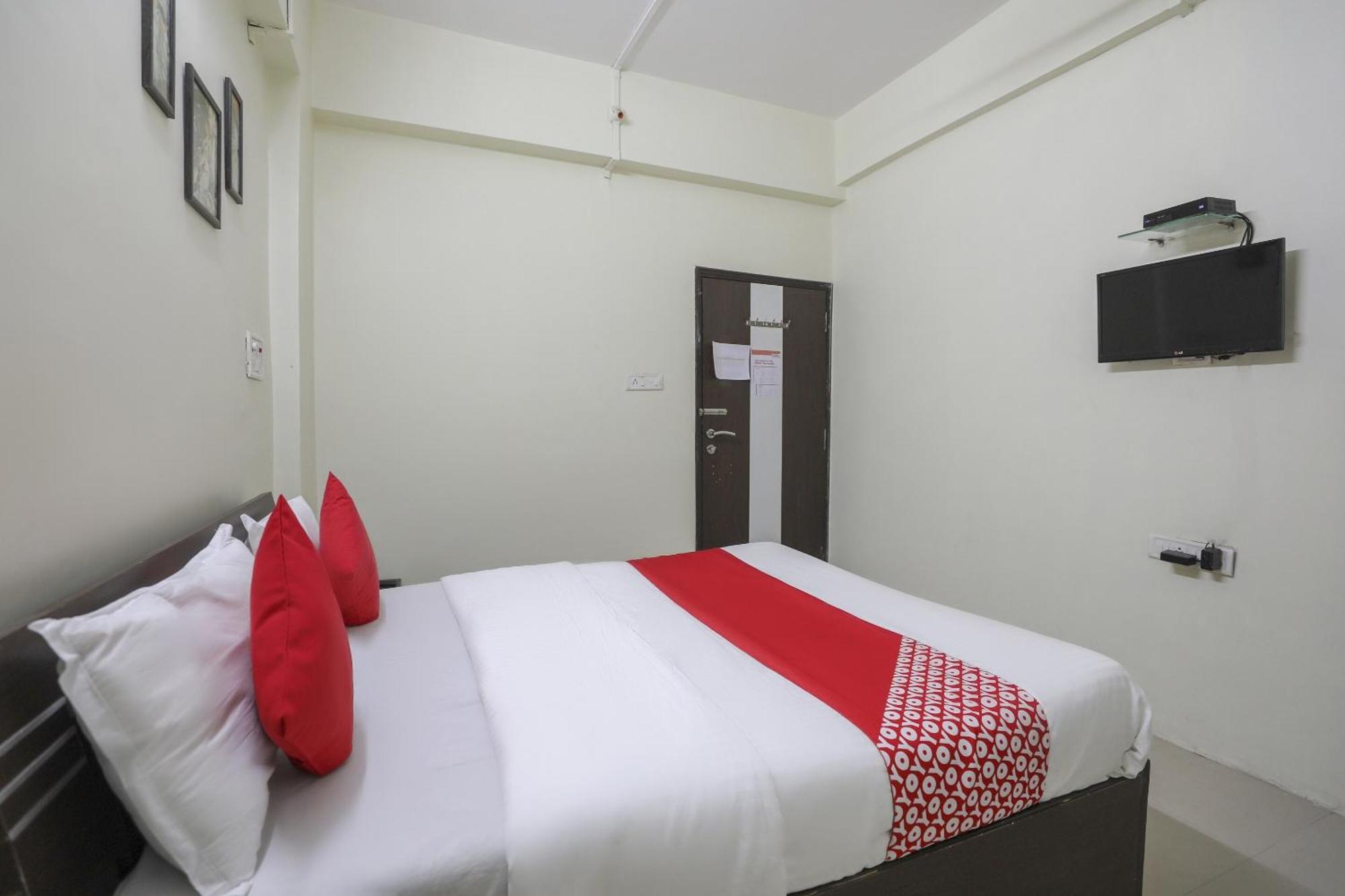 OYO 74873 Shyam Vatika Banquet And Rooms Surat Exteriör bild