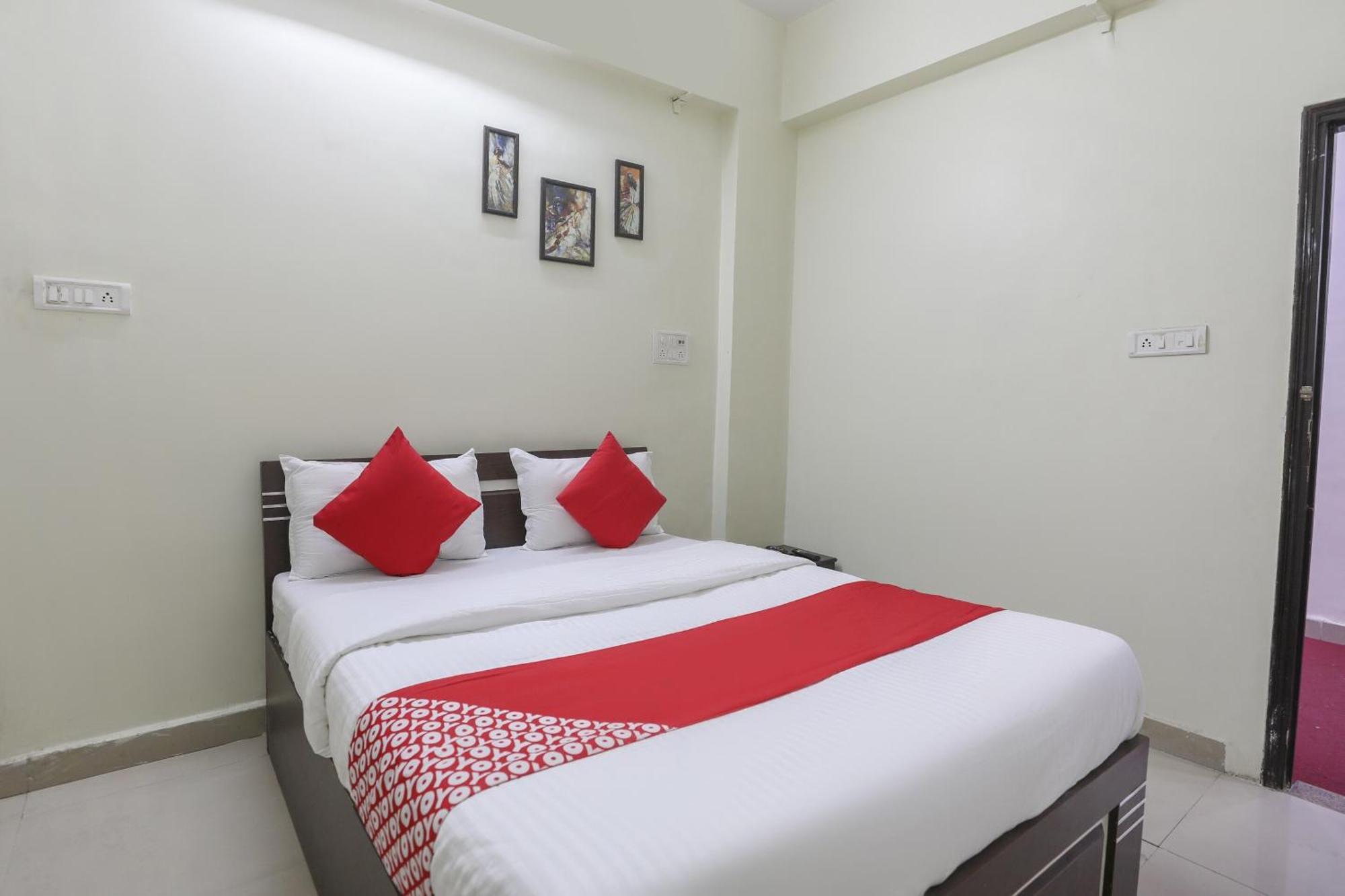 OYO 74873 Shyam Vatika Banquet And Rooms Surat Exteriör bild