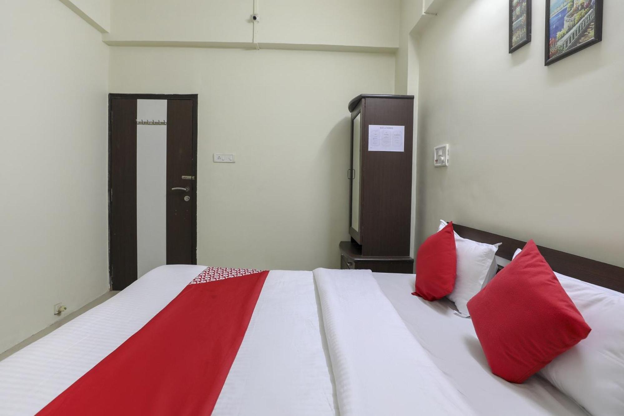 OYO 74873 Shyam Vatika Banquet And Rooms Surat Exteriör bild